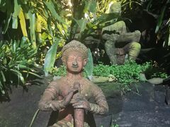-绿光森林餐厅