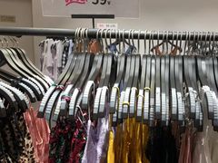-URBAN REVIVO(高德置地广场·春广场店)