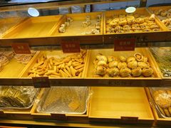 面包甜点陈列柜-宋记饼家(石门二路店)