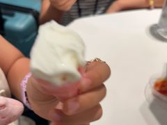 -麦当劳(上海虹桥站30B检票口楼上)