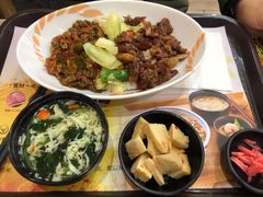 辣卤鸡丁大满足-吉野家(成都时代奥莱店)