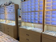 -天空之镜眼镜店蔡司依视路配镜授权零售店(望京颐堤港店)