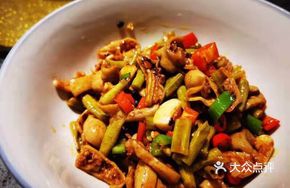 Pickled Vegetable Stir-fried Intestines