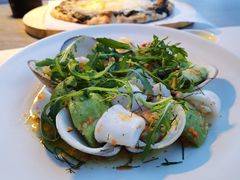 温热海鲜沙拉配牛油果-Mercato莫卡多露台餐厅与酒吧(K11店)