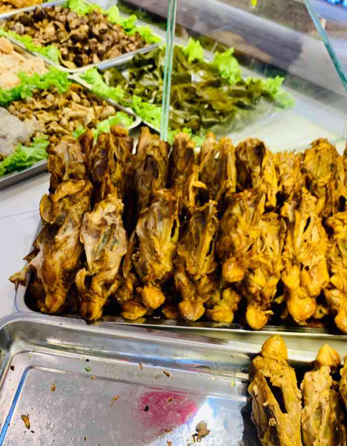 奉天玖福记熏拌鸡架(欧亚卖场店)-"位置:在欧亚卖场,超市收银的出来