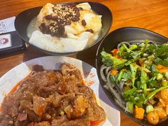 -爆炸头阿姨小四川正宗川味小吃(无任何分店)