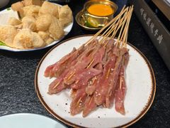 -何妹湿辣牛肉·粤式烧烤砂煲(桂雅路店)