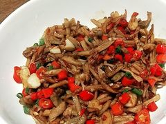 笋干焖腊肉-辣得叫湘菜(四明店)