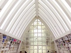 -钟书阁(松江泰晤士小镇店)