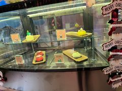 面包甜点陈列柜-水桶王国主题餐厅·聚会·生日派对·亲子活动·家庭套餐(亚龙湾希尔顿店)