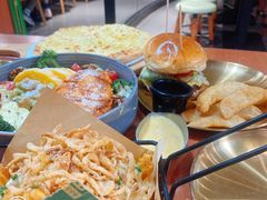 焦糖烤菠萝牛肉汉堡-魏斯理汉堡(西安沣东吾悦店)