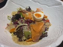 三文鱼色拉-YUE·6·西式融合餐厅(外滩六号店)