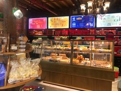 面包甜点陈列柜-昆明冠生园·蛋糕·面包(南强街店)