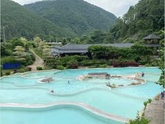 -十万大山布透温泉