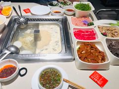 -虾弄弄海派小龙虾·牛羊蝎子火锅