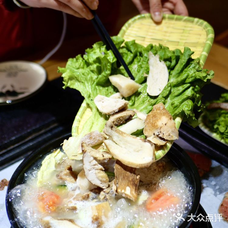 关于我和姐妹在云南吃菌子火锅中毒这件事