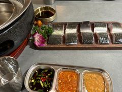 -围炉肉舍•炭烤活鳗•丹东海鲜烤肉(步行街店)