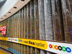 -m豆巧克力世界(上海世茂广场店)