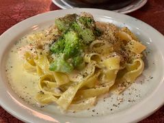 西蓝花三文鱼意面-羽深肉铺 Steak & Wine