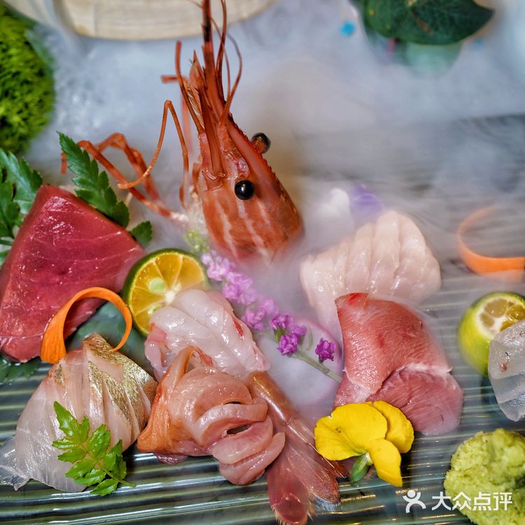 这家店的日料也太正宗了吧，氛围感好棒！