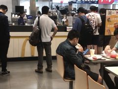 大堂-麦当劳(轻轨曹杨路店)