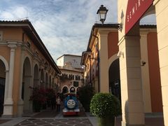 -佛罗伦萨小镇广佛名品奥特莱斯(疏港路店)