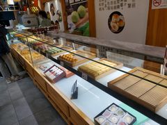 面包甜点陈列柜-南宋胡记(杭州河坊街店)