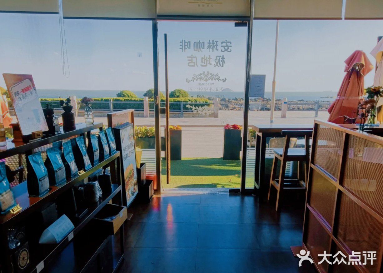 点杯咖啡，看着大海发呆，也是一种生活方式