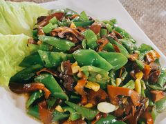 炒牛肝菌-傣泐金湾餐厅