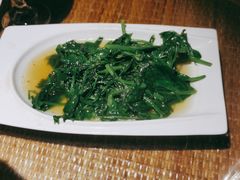 清炒豌豆苗-渝信川菜 · 川味家常菜(长安店)
