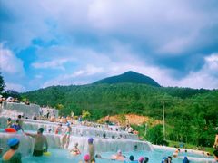 -十万大山布透温泉