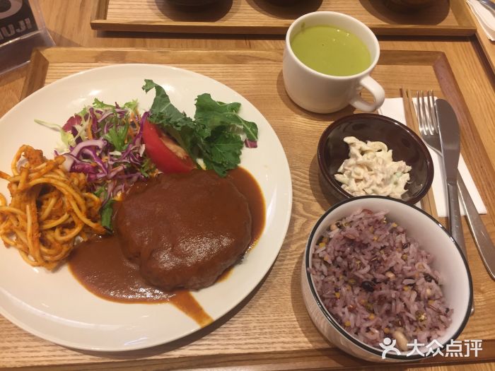 Café & Meal MUJI(北京坊店)汉堡肉套餐图片