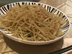 酸溜土豆丝-广州中心皇冠假日酒店·百粤楼