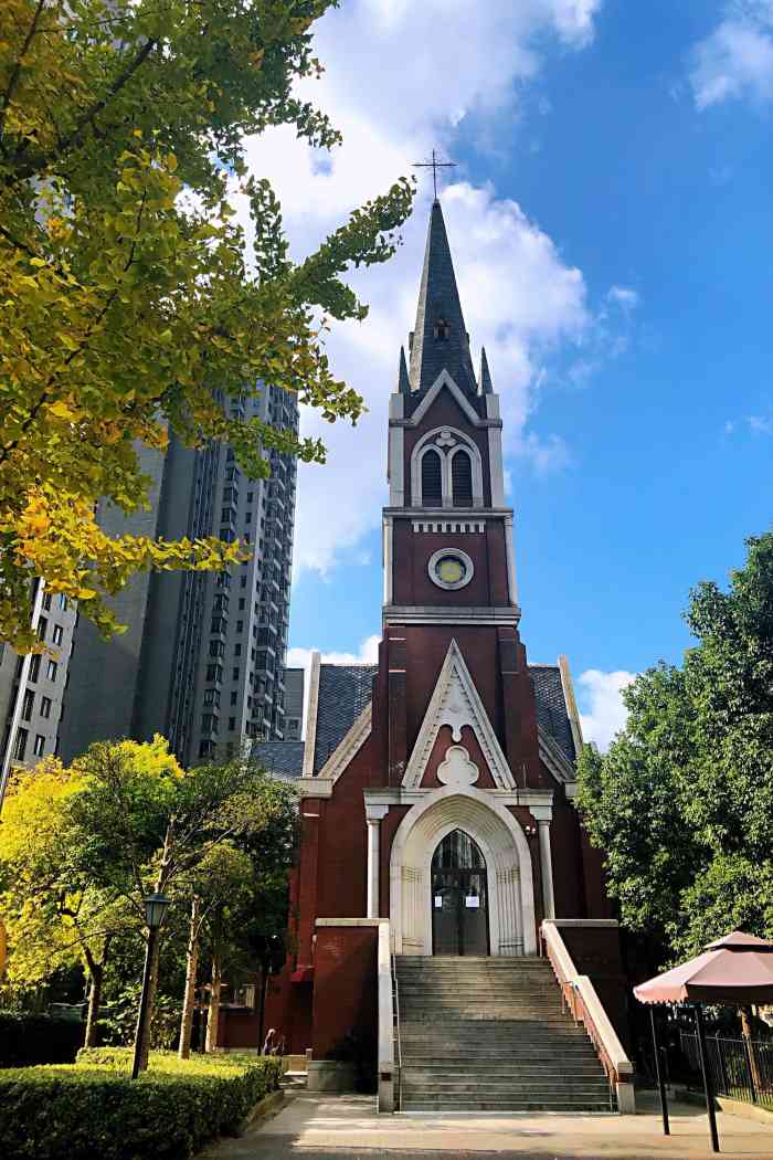 天主教圣弥额尔堂-"曹家渡圣弥额尔天主堂,原址位于长宁区,静.