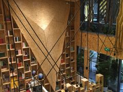 -新华里咖啡书吧(新华书店小寨店)