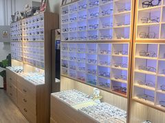 -天空之镜眼镜店蔡司依视路配镜授权零售店(望京颐堤港店)