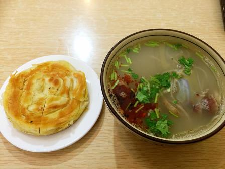 郝强强羊杂割(体育西路店)-"饼饼喜欢吃,羊杂汤不太能喝的习惯,我还是