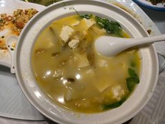浓汤炖手工豆腐-渝信川菜 · 川味家常菜(长安店)