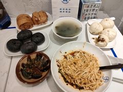 -李与白包子铺(桐梓林店)