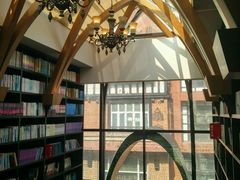 -钟书阁(松江泰晤士小镇店)