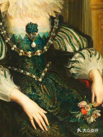 看到这组图，我脑子里冒出来的一个词就是：珠光宝气