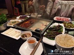 -百年川椒重庆老火锅(光谷店)