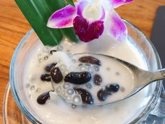 -Chom Cafe and Restaurant