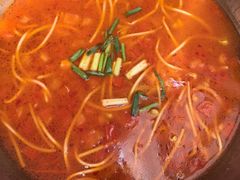 -毛辣果·贵州红酸汤牛肉火锅(西单店)