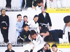 -菠萝格斗巴西柔术训练馆