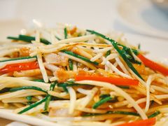 咸鱼茸银芽炒鸡丝-利苑酒家(华熙国际店)