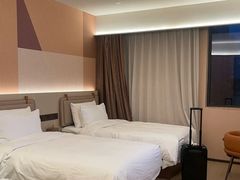 -桔子酒店(上海西藏北路地铁站店)