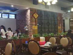 大堂-醉美东江·三文鱼·烧鸡公