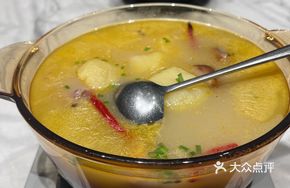 Enshi Preserved Pig's Trotter Stewed with Potatoes
