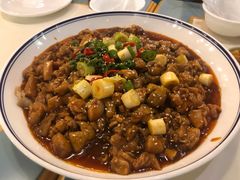 老巷子肥肠鸡-付掌柜在成都·热炒砂锅集(金禾店)